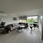 Spaceious House For Ons