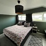 Spaceious House For Ons
